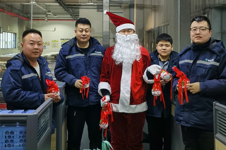 圣誕節(jié)發(fā)放圣誕果